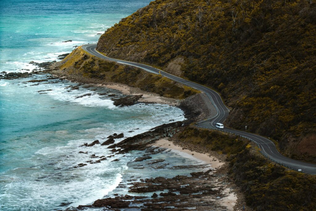 camino junto al mar como metáfora del duelo y la vida tras una pérdida