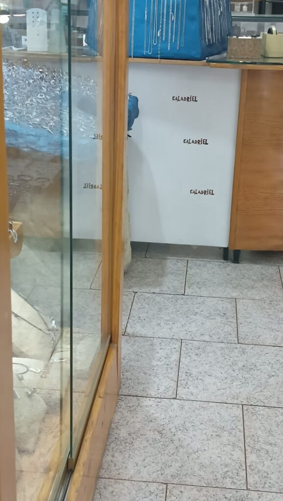 El nombre de Galadriel escrito varias veces